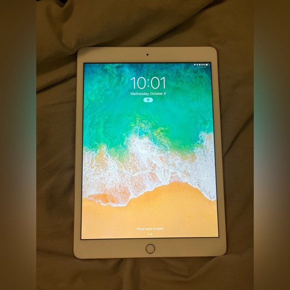 iPad 7th Generation (SOLD) - Picture 1 of 3